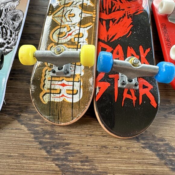 Tech Deck‎ Skateboard Fingerboard Lot Darkstar Primitive DisArmo Spinmaster Tool - Picture 8 of 8